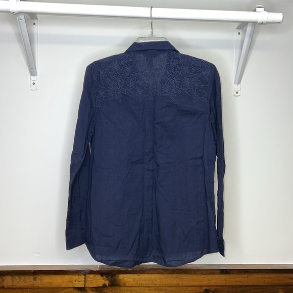 NWT Bass Navy Blue Linen Blend Button Down Floral Embroidered Top- S - Picture 2 of 7